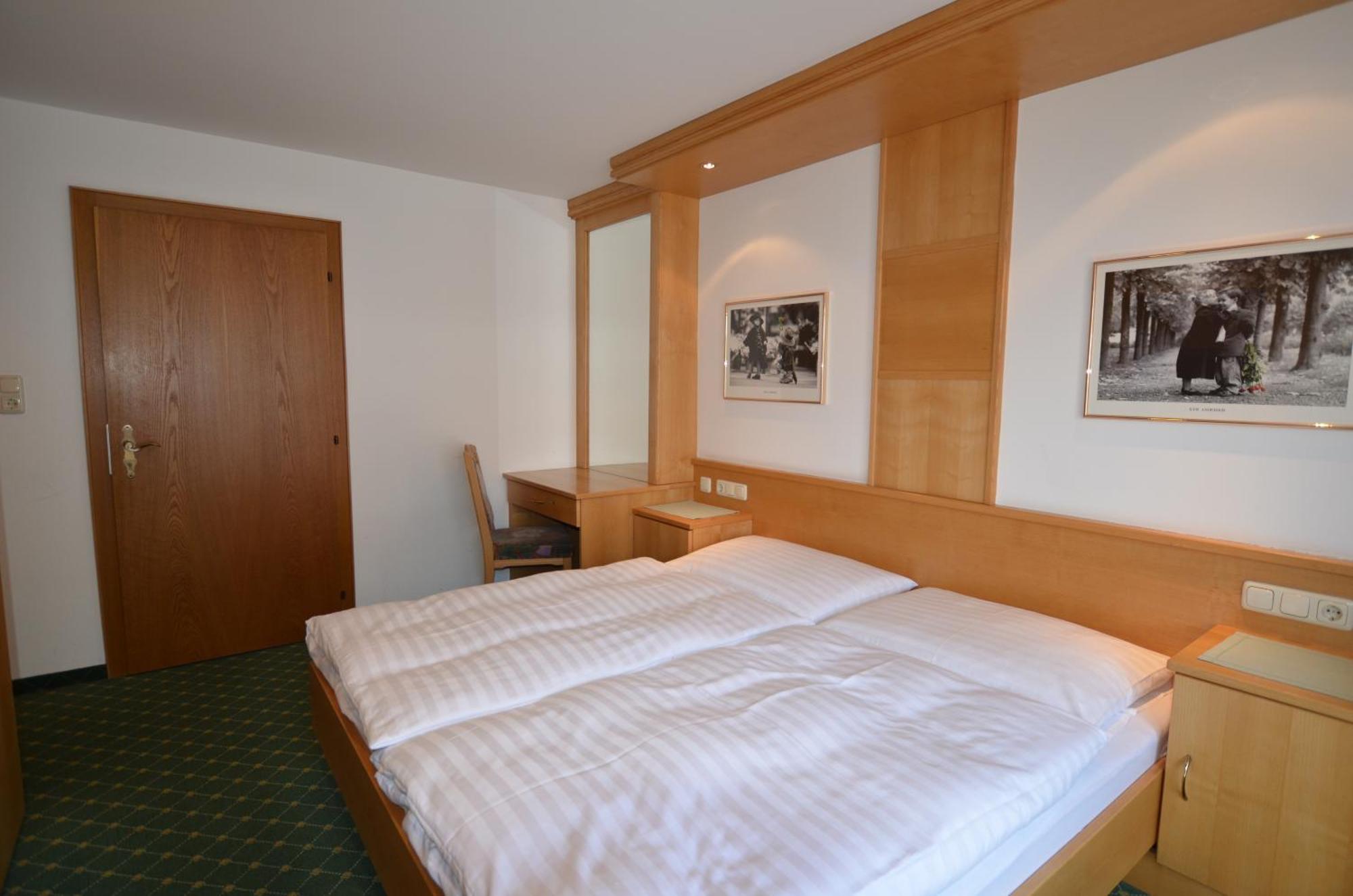 Haus Monika Und Haus Claudia Hotel Mayrhofen Ngoại thất bức ảnh