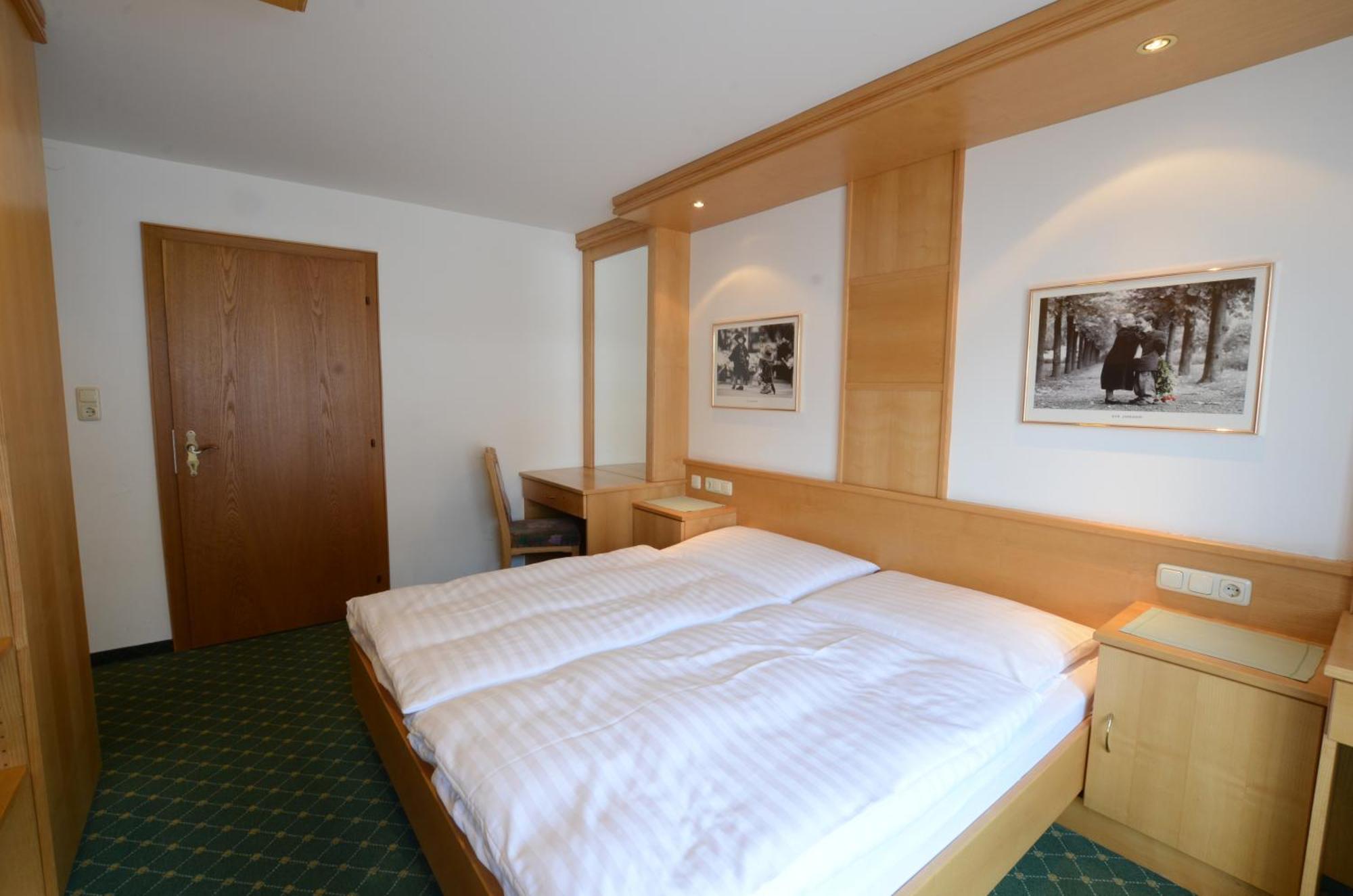 Haus Monika Und Haus Claudia Hotel Mayrhofen Ngoại thất bức ảnh