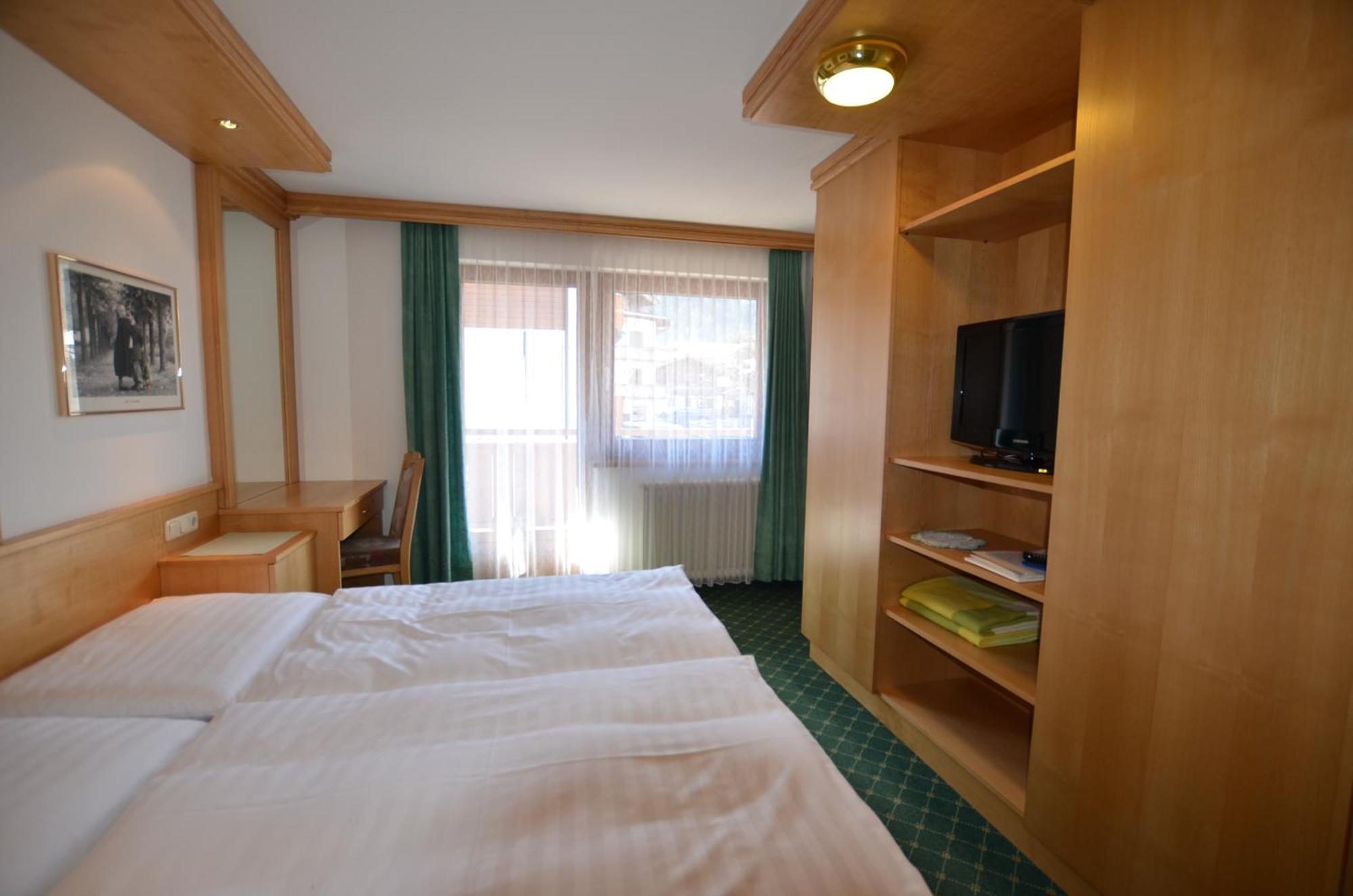 Haus Monika Und Haus Claudia Hotel Mayrhofen Ngoại thất bức ảnh