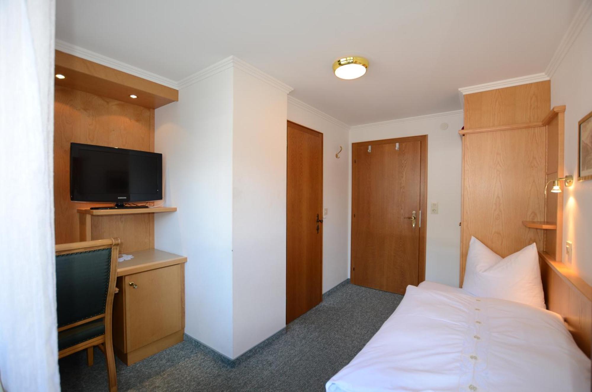 Haus Monika Und Haus Claudia Hotel Mayrhofen Ngoại thất bức ảnh