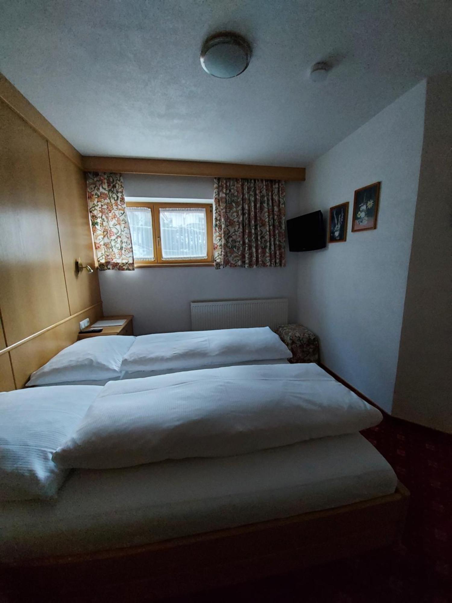 Haus Monika Und Haus Claudia Hotel Mayrhofen Ngoại thất bức ảnh