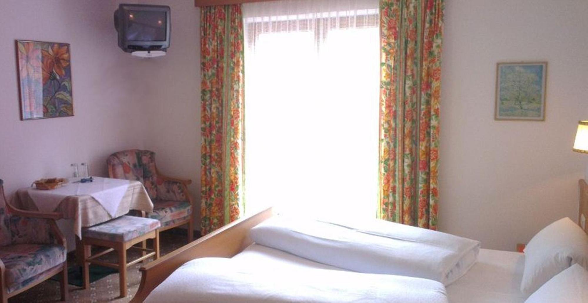 Haus Monika Und Haus Claudia Hotel Mayrhofen Phòng bức ảnh