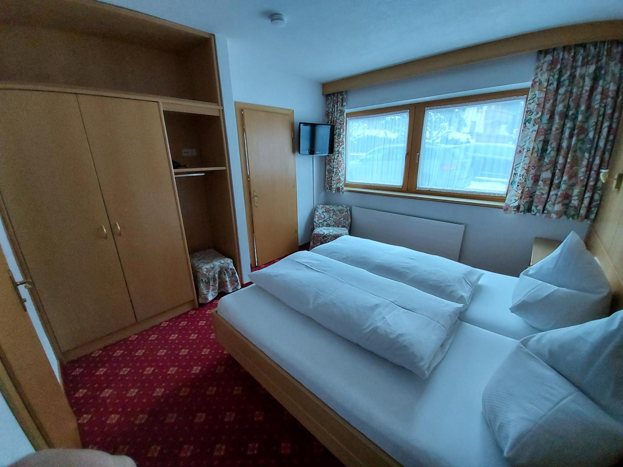 Haus Monika Und Haus Claudia Hotel Mayrhofen Ngoại thất bức ảnh