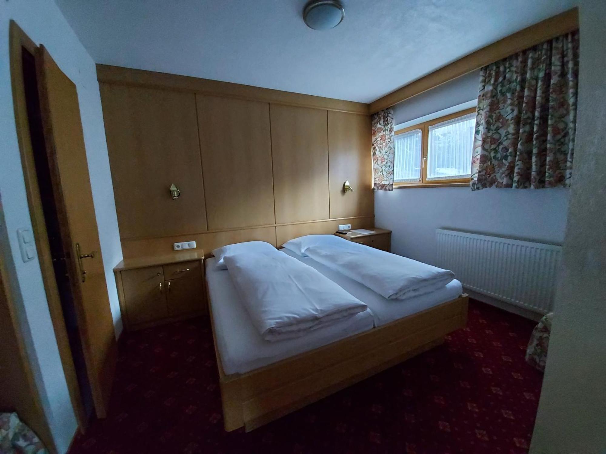 Haus Monika Und Haus Claudia Hotel Mayrhofen Ngoại thất bức ảnh