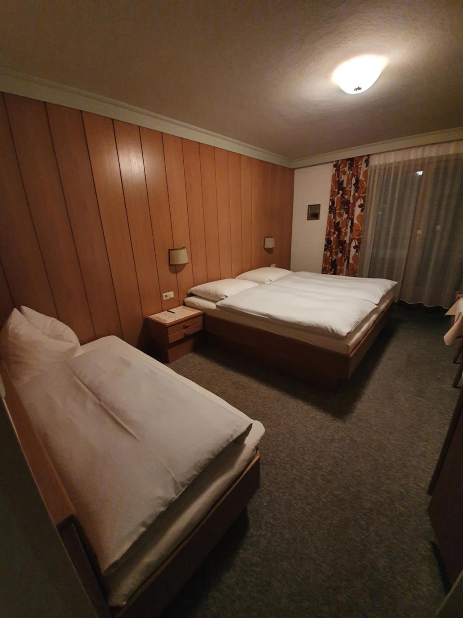 Haus Monika Und Haus Claudia Hotel Mayrhofen Ngoại thất bức ảnh
